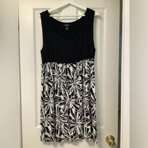 Style & Co women’s sleeveless dress. Size XL Knit with stretch. Black/white